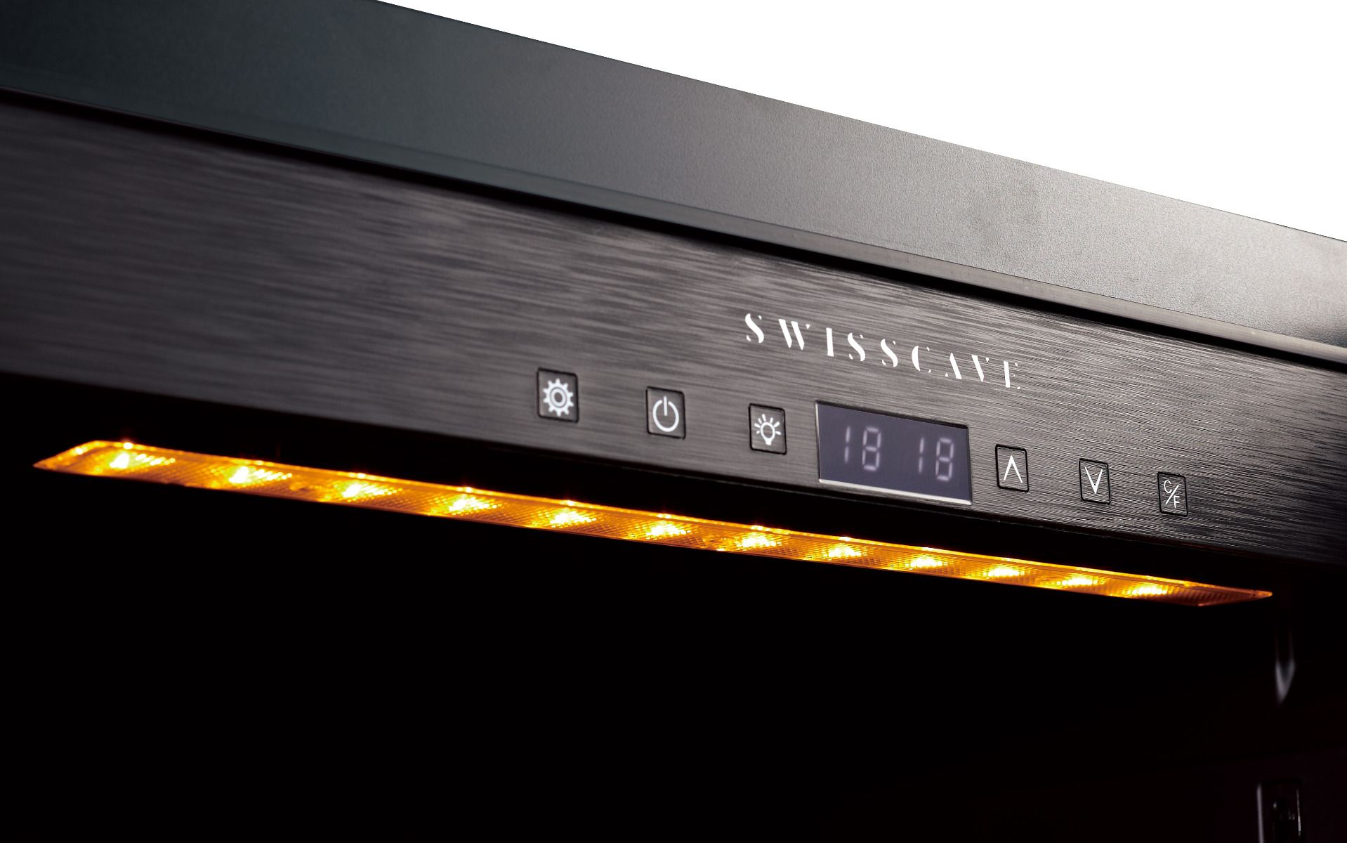 SWISSCAVE Schriftzug am Display mit amberfarbener Beleuchtung – WLB-160F PREMIUM EDITION